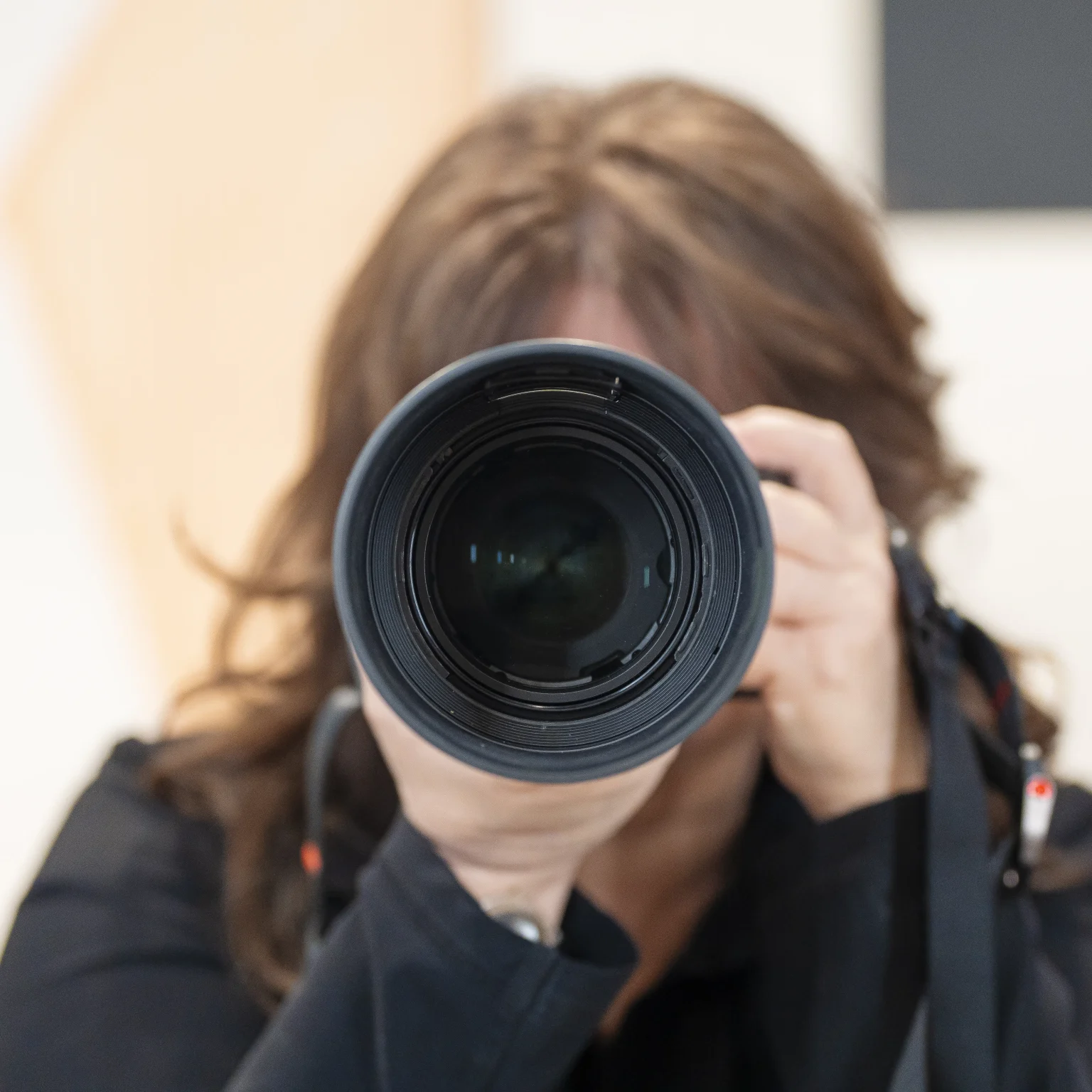 Concert photographer Jacqueline Jonk-Veerman holding her camera